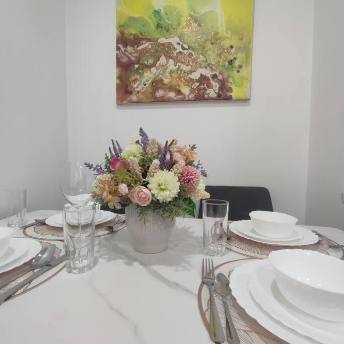 Spacious 1br Milano By Versace In Makati