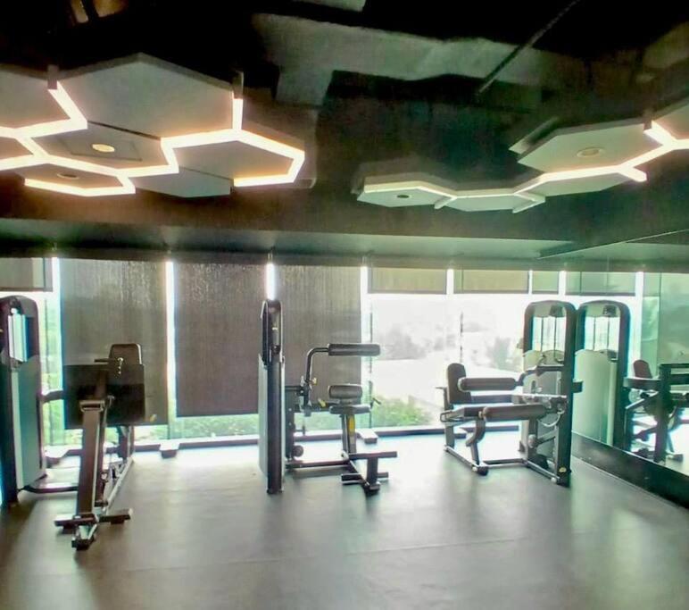 Spacious 1br Milano By Versace In Makati *