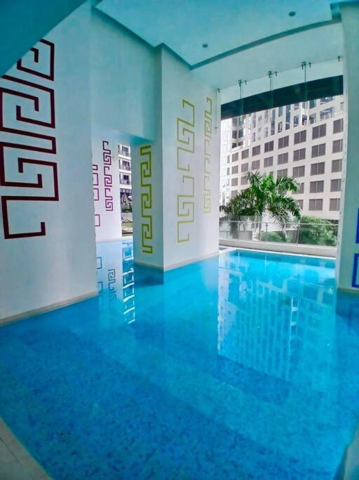 Apartment Spacious 1br Milano By Versace In Makati *