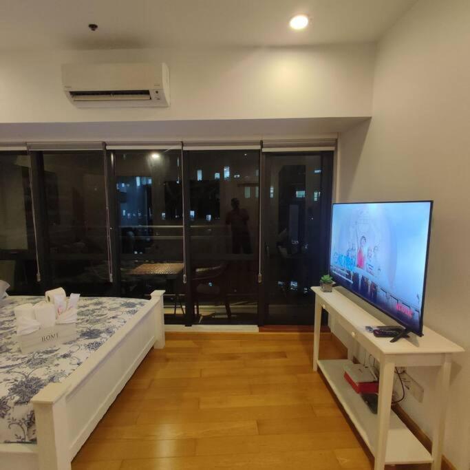 Spacious 1br Milano By Versace In Makati *