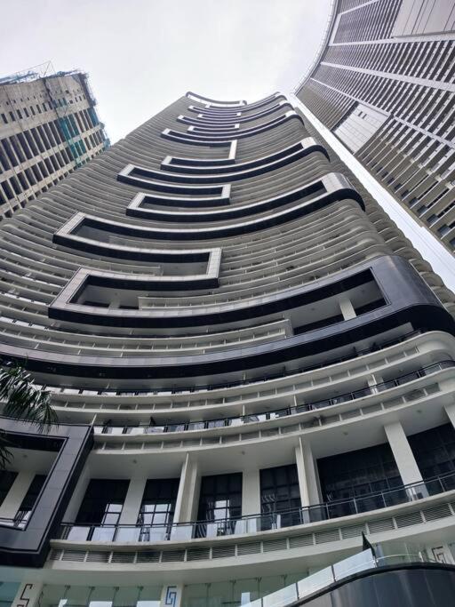 Apartment Spacious 1br Milano By Versace In Makati Manila