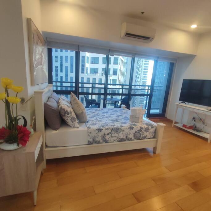 Spacious 1br Milano By Versace In Makati