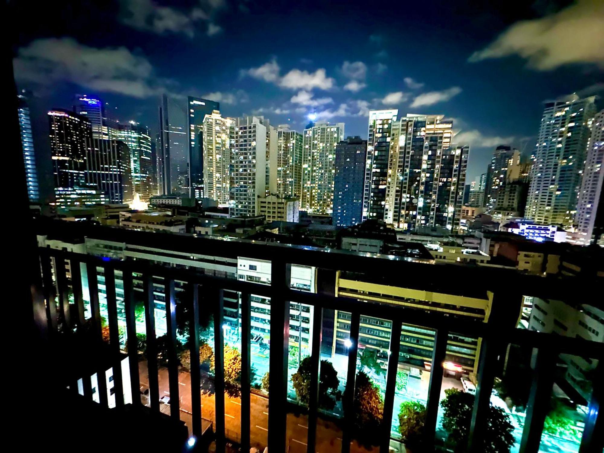 Apartment Luxury Living At Red Residences Makati 16 *