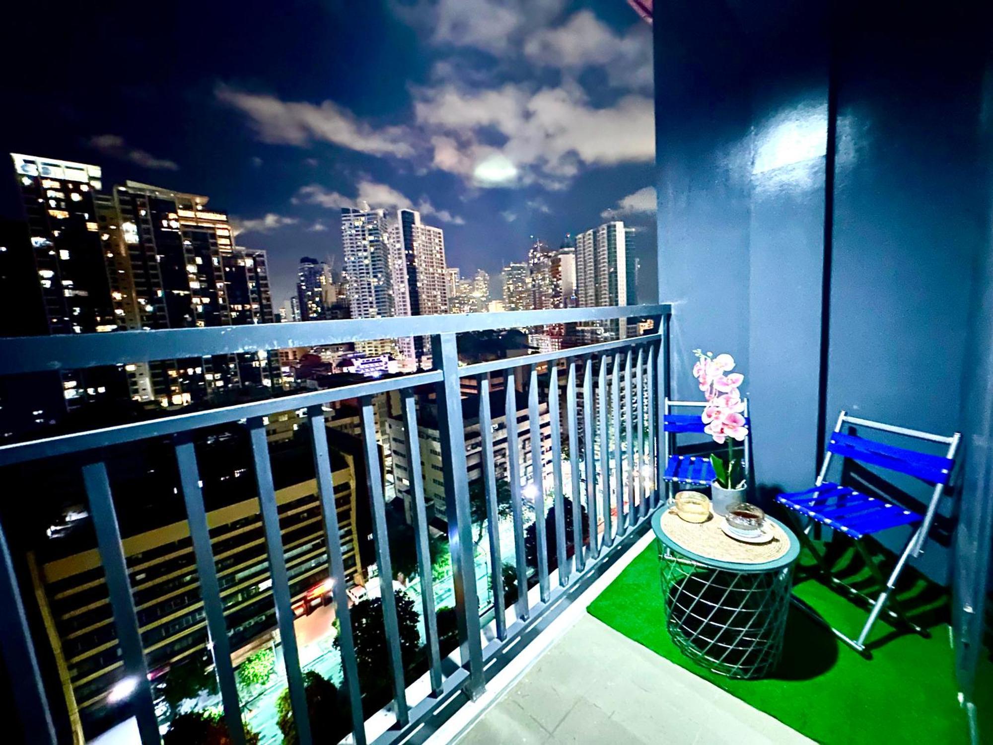 Apartment Luxury Living At Red Residences Makati 16 *