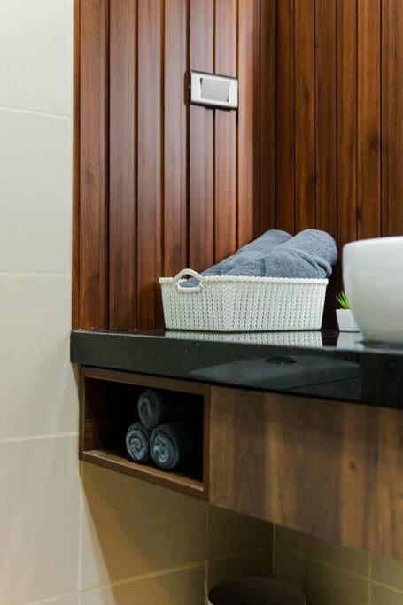 1br Makati, Lush Residences M004 Apartment *
