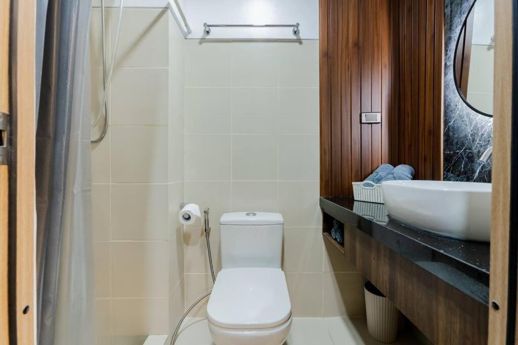 1br Makati, Lush Residences M004 Apartment *