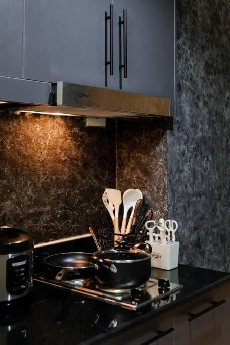 Apartment 1br Makati, Lush Residences M004 *