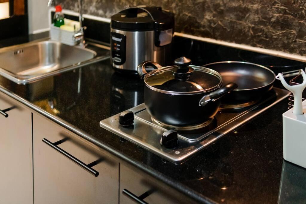 Apartment 1br Makati, Lush Residences M004 *
