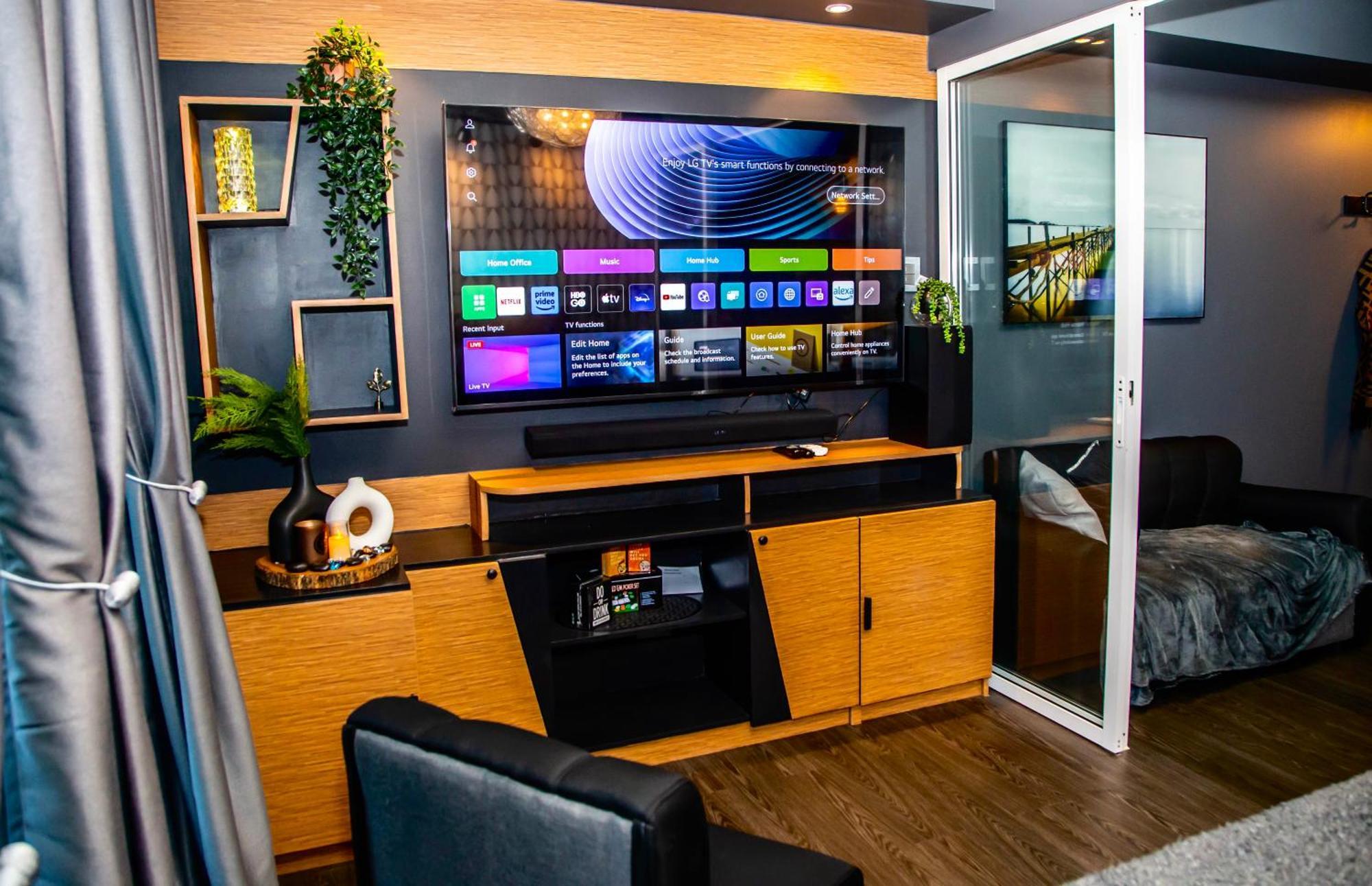 Azure Urban Staycation By Solace Peak 3 1bedroom With Ps4 * Manila