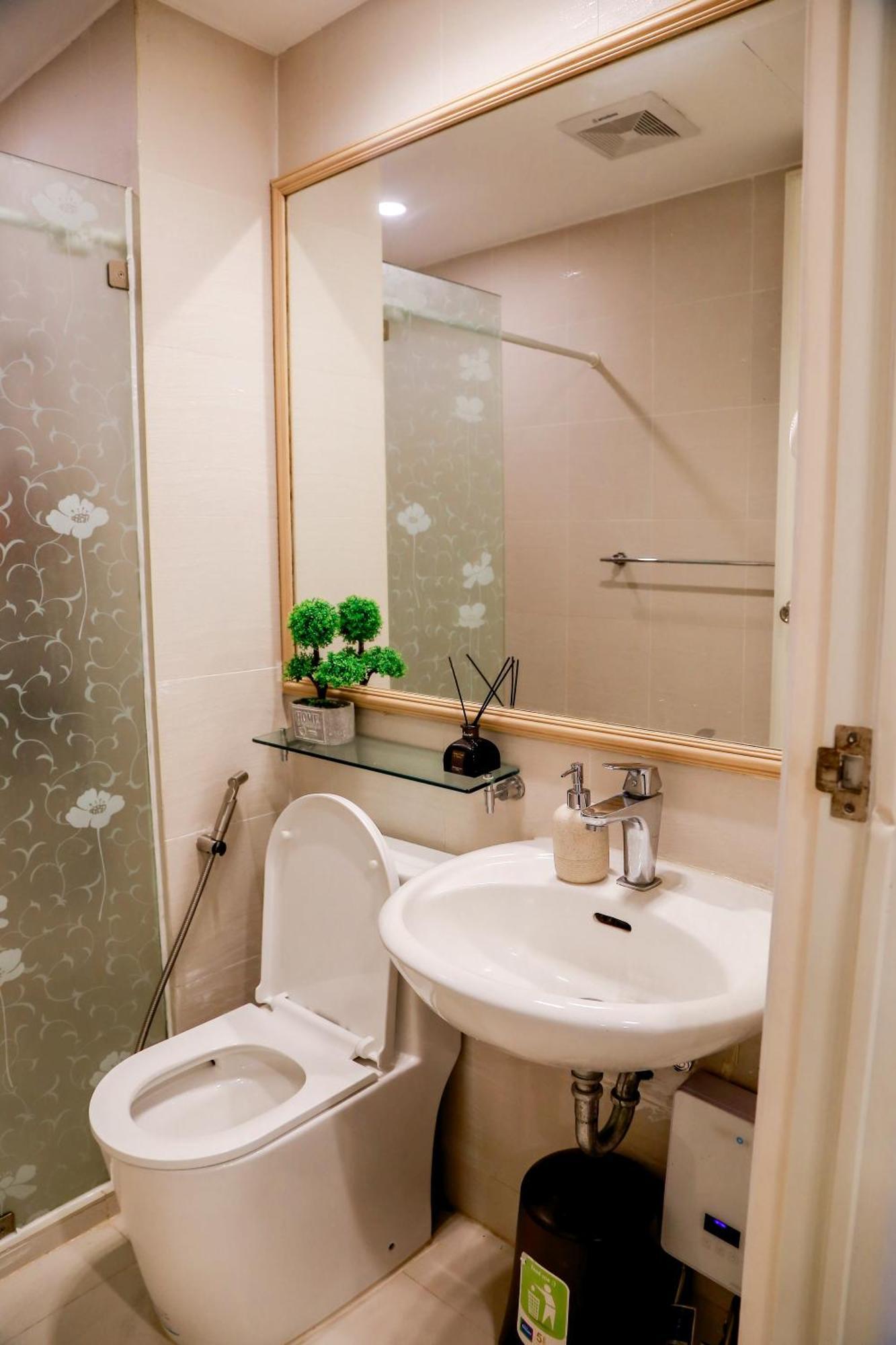 Azure Urban Staycation By Solace Peak 1 Bedroom View