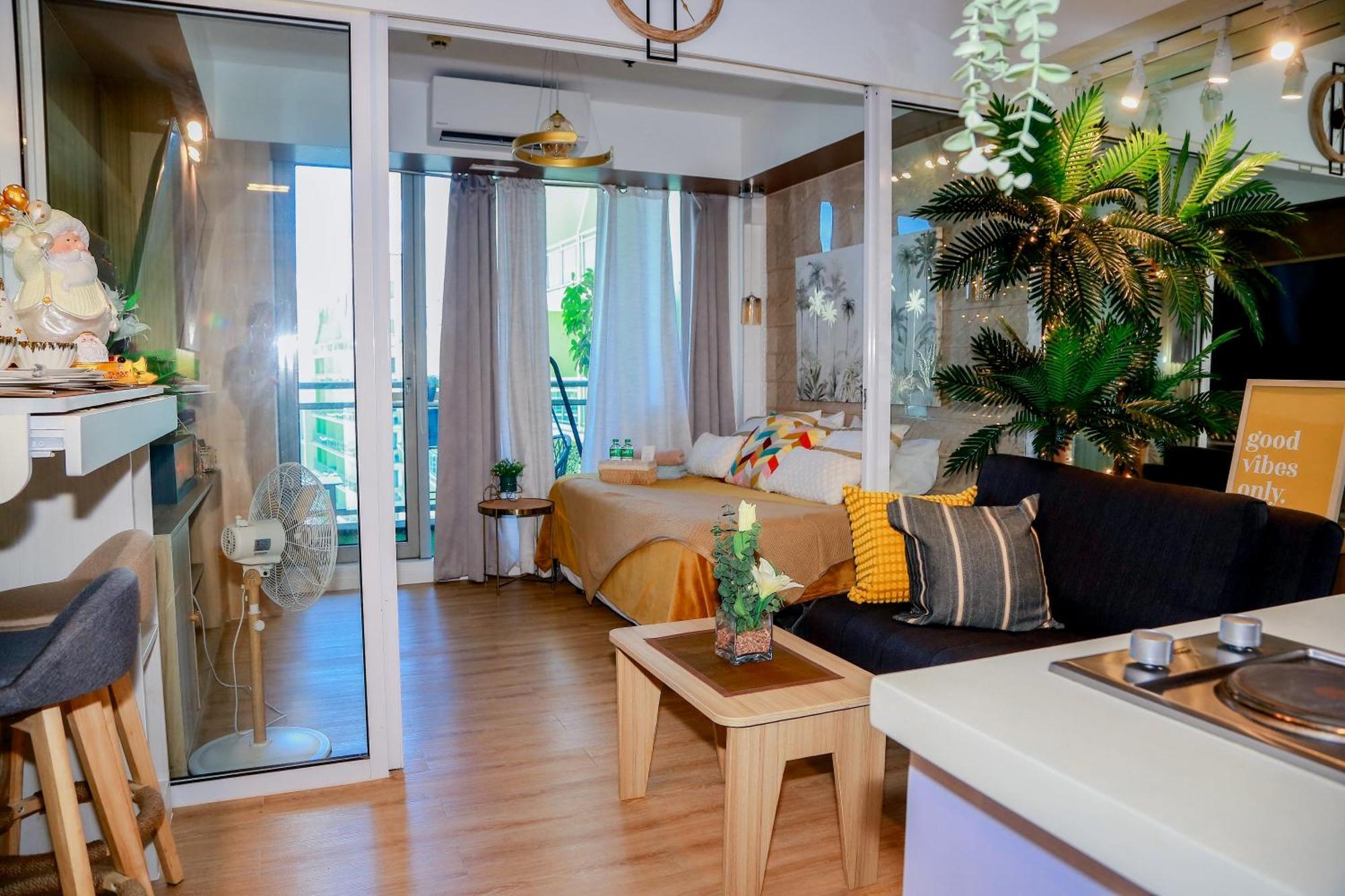 Azure Urban Staycation By Solace Peak 1 Bedroom View Homestay