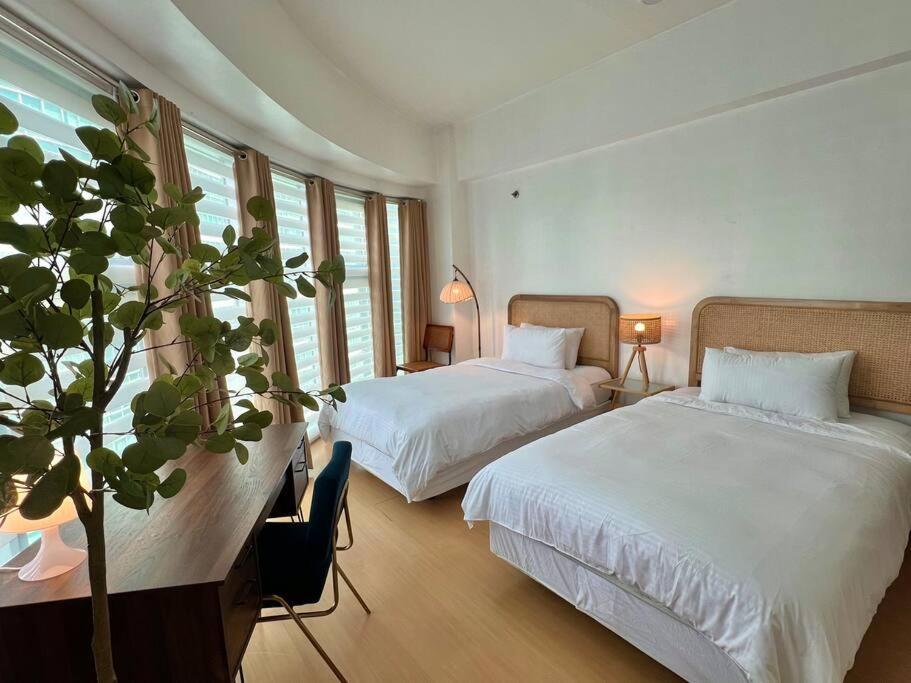 Charming 3-br In Bgc * Manila