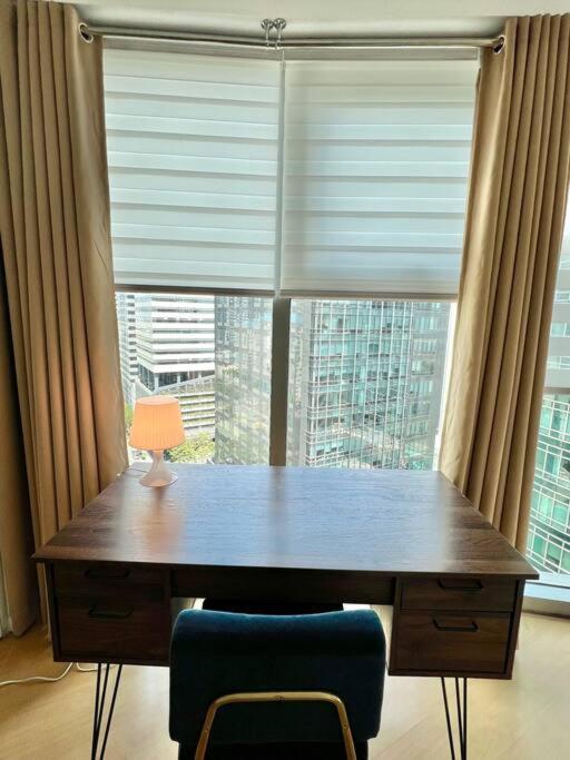 Charming 3-br In Bgc Apartment Manila