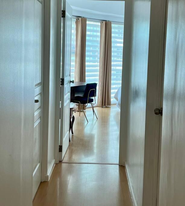 Charming 3-br In Bgc Apartment