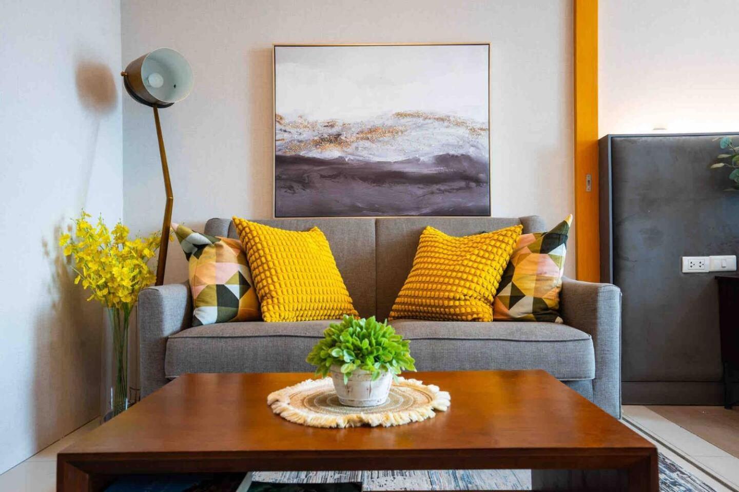 Stylish 1br Units Near Mitsukoshi And Uptown Mall In The Heart Of Bgc Manila
