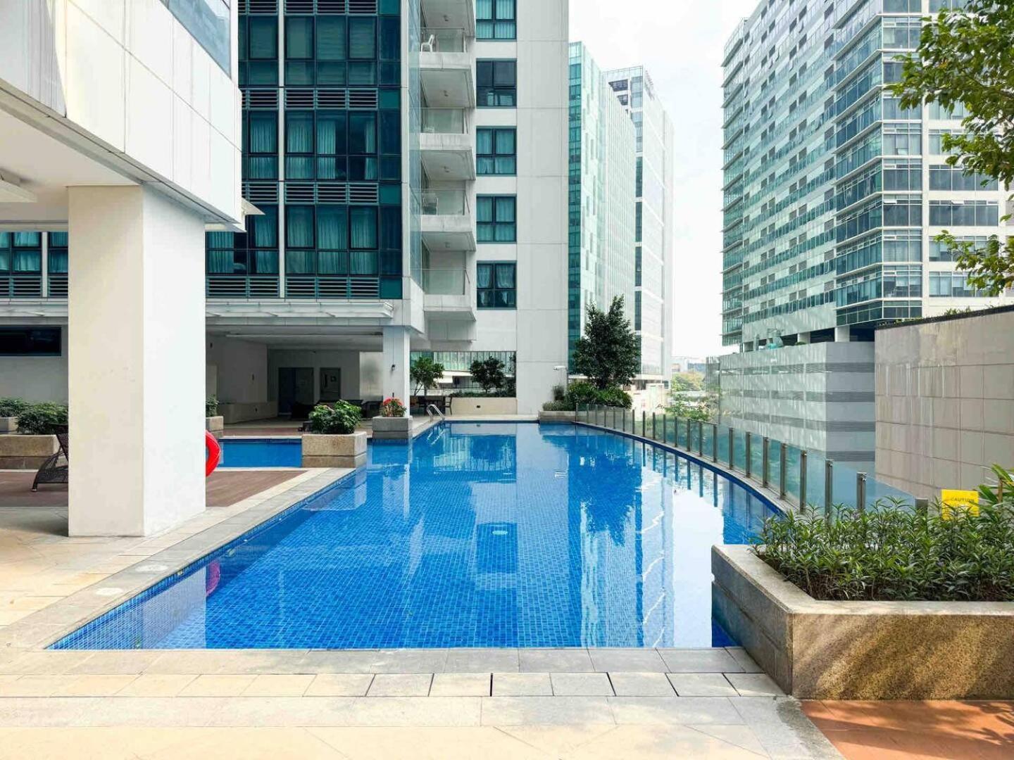 Stylish 1br Units Near Mitsukoshi And Uptown Mall In The Heart Of Bgc * Manila