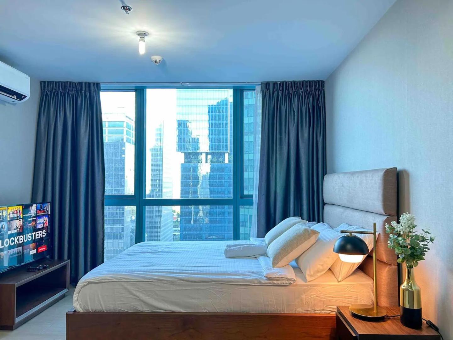 Stylish 1br Units Near Mitsukoshi And Uptown Mall In The Heart Of Bgc Apartment