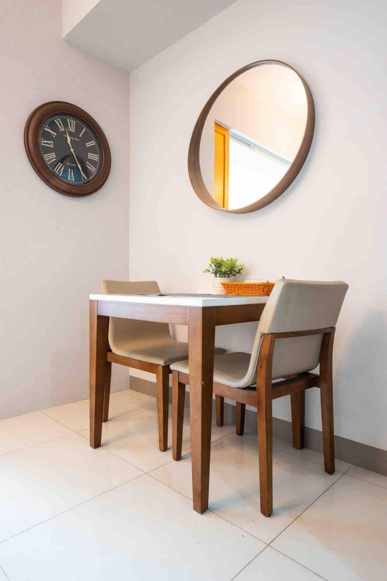 Apartment Stylish 1br Units Near Mitsukoshi And Uptown Mall In The Heart Of Bgc Manila