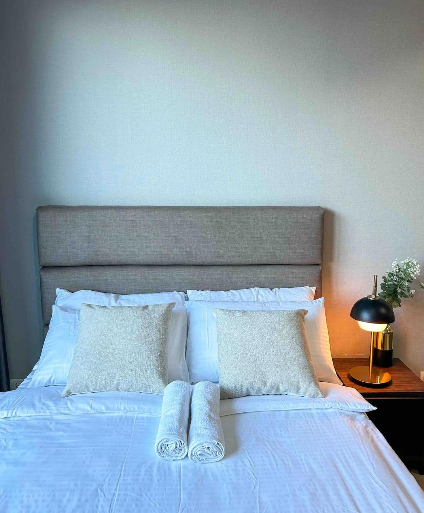 Stylish 1br Units Near Mitsukoshi And Uptown Mall In The Heart Of Bgc *