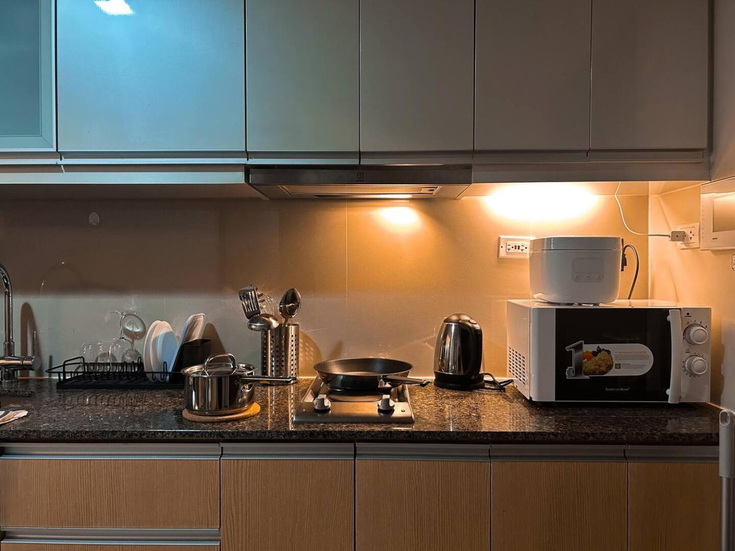 Apartment Stylish 1br Units Near Mitsukoshi And Uptown Mall In The Heart Of Bgc