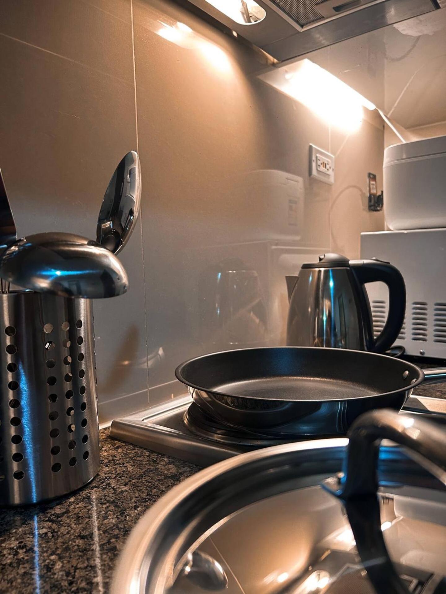 Apartment Stylish 1br Units Near Mitsukoshi And Uptown Mall In The Heart Of Bgc