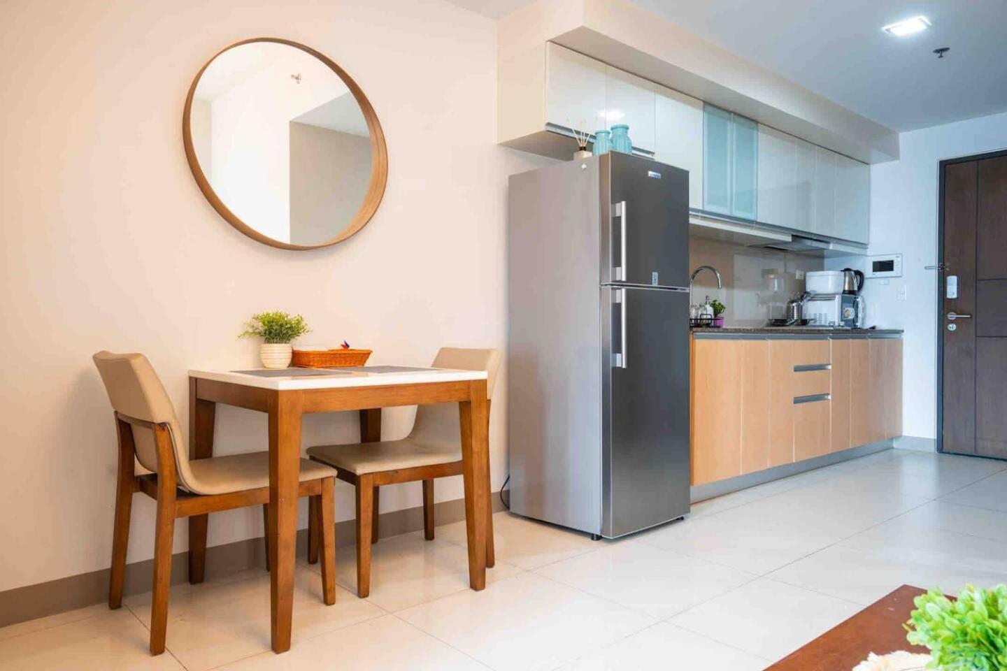 Stylish 1br Units Near Mitsukoshi And Uptown Mall In The Heart Of Bgc *