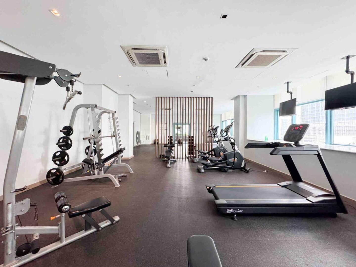 Stylish 1br Units Near Mitsukoshi And Uptown Mall In The Heart Of Bgc Apartment *