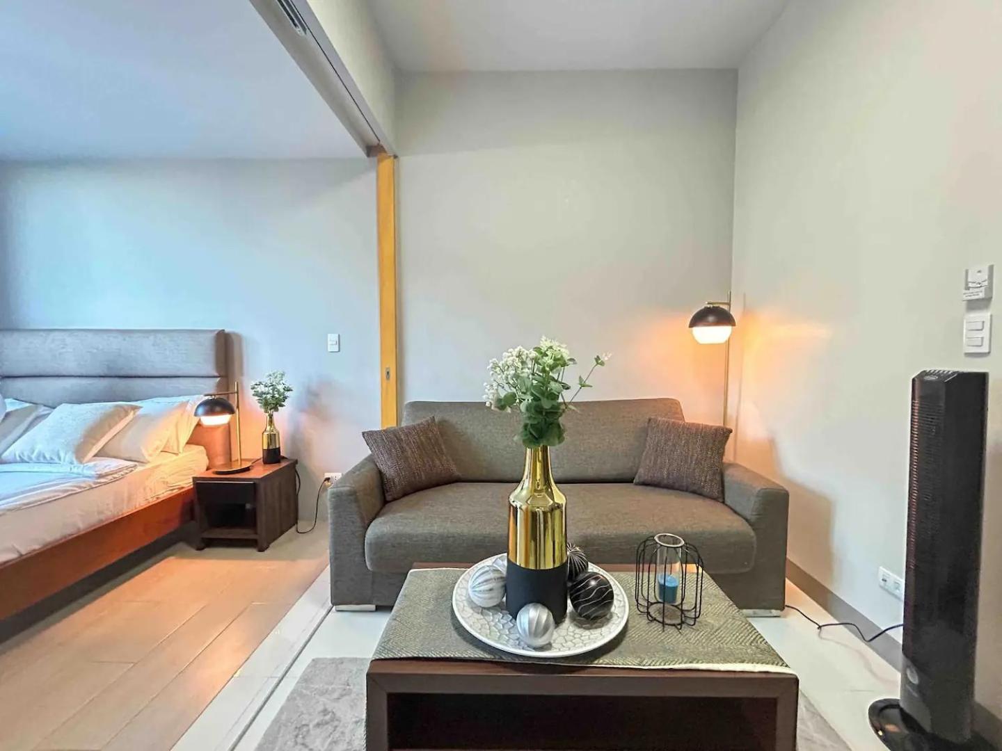 Stylish 1br Units Near Mitsukoshi And Uptown Mall In The Heart Of Bgc Apartment