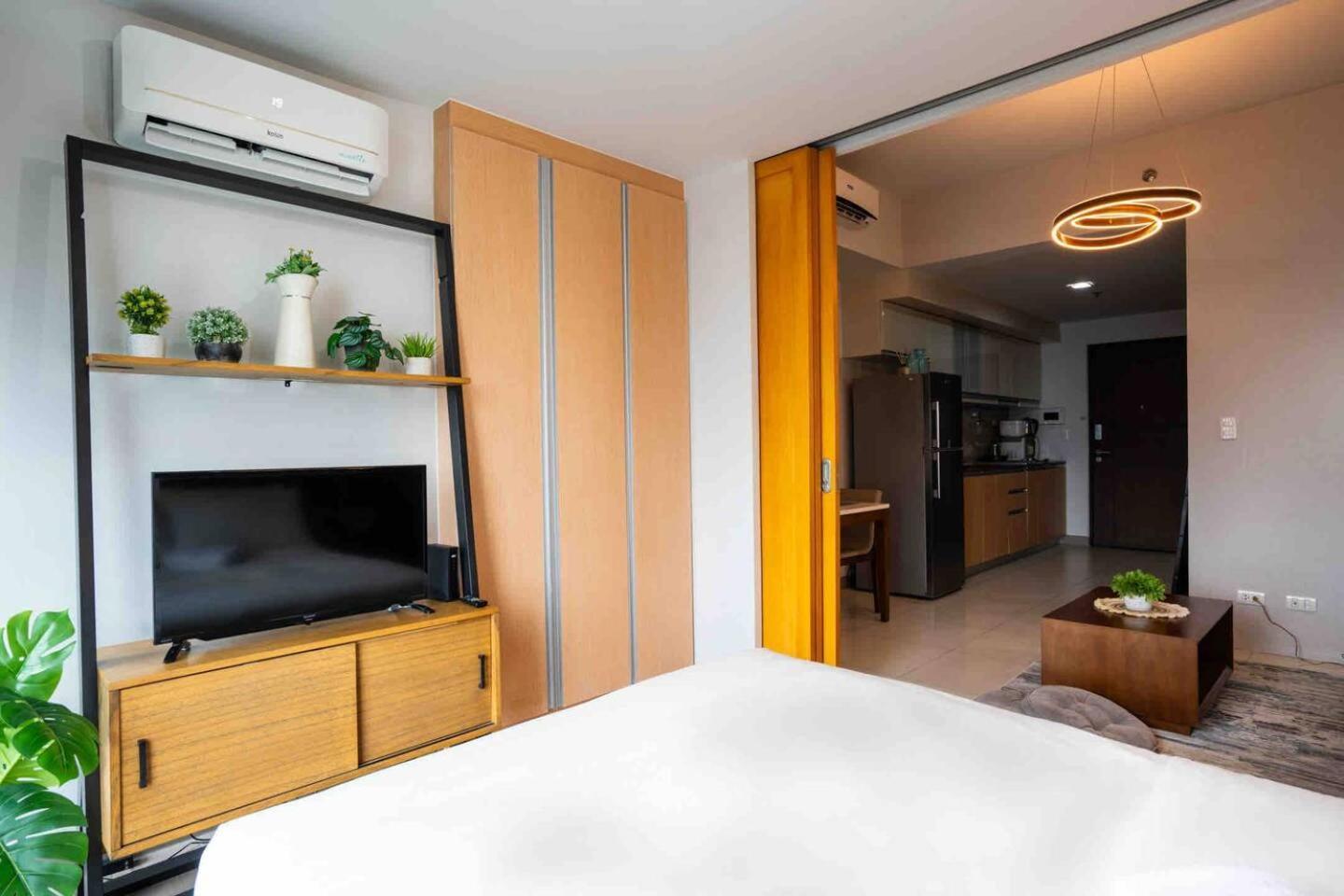 Stylish 1br Units Near Mitsukoshi And Uptown Mall In The Heart Of Bgc *