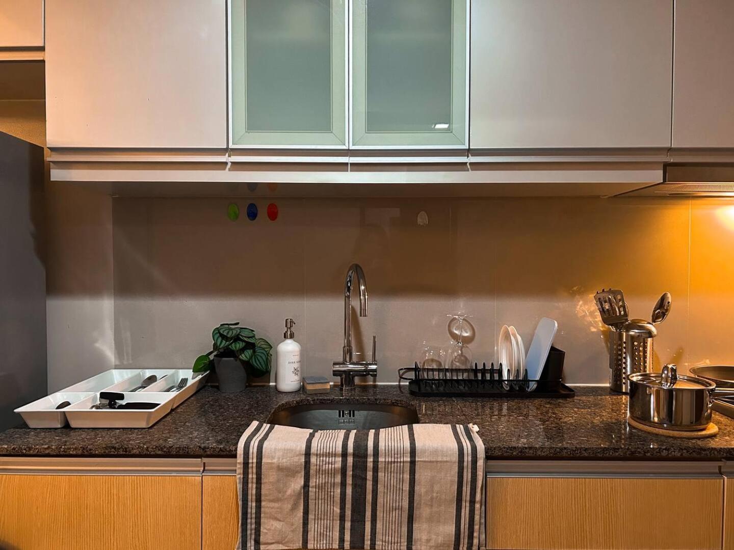 Stylish 1br Units Near Mitsukoshi And Uptown Mall In The Heart Of Bgc Manila