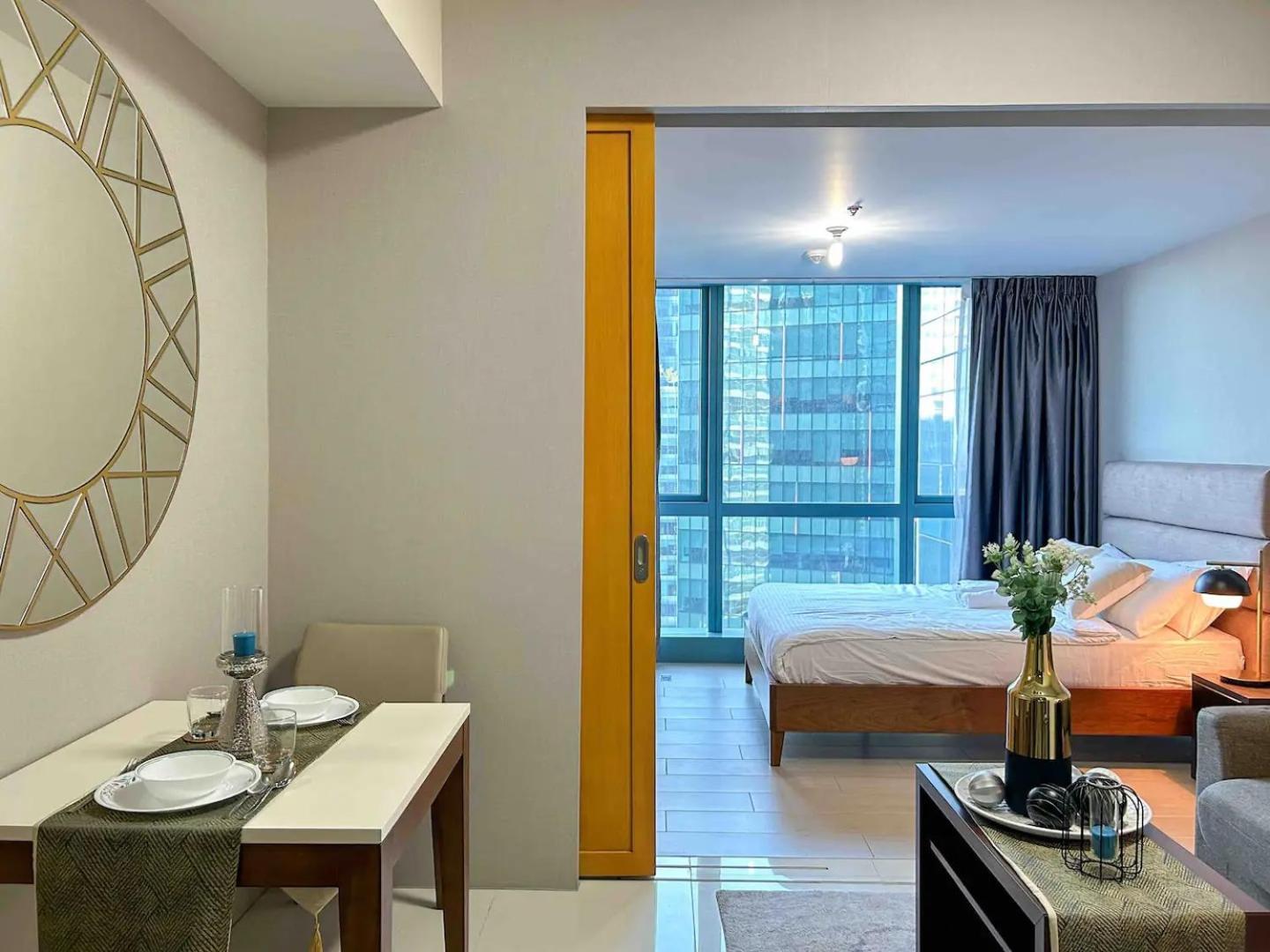 Stylish 1br Units Near Mitsukoshi And Uptown Mall In The Heart Of Bgc