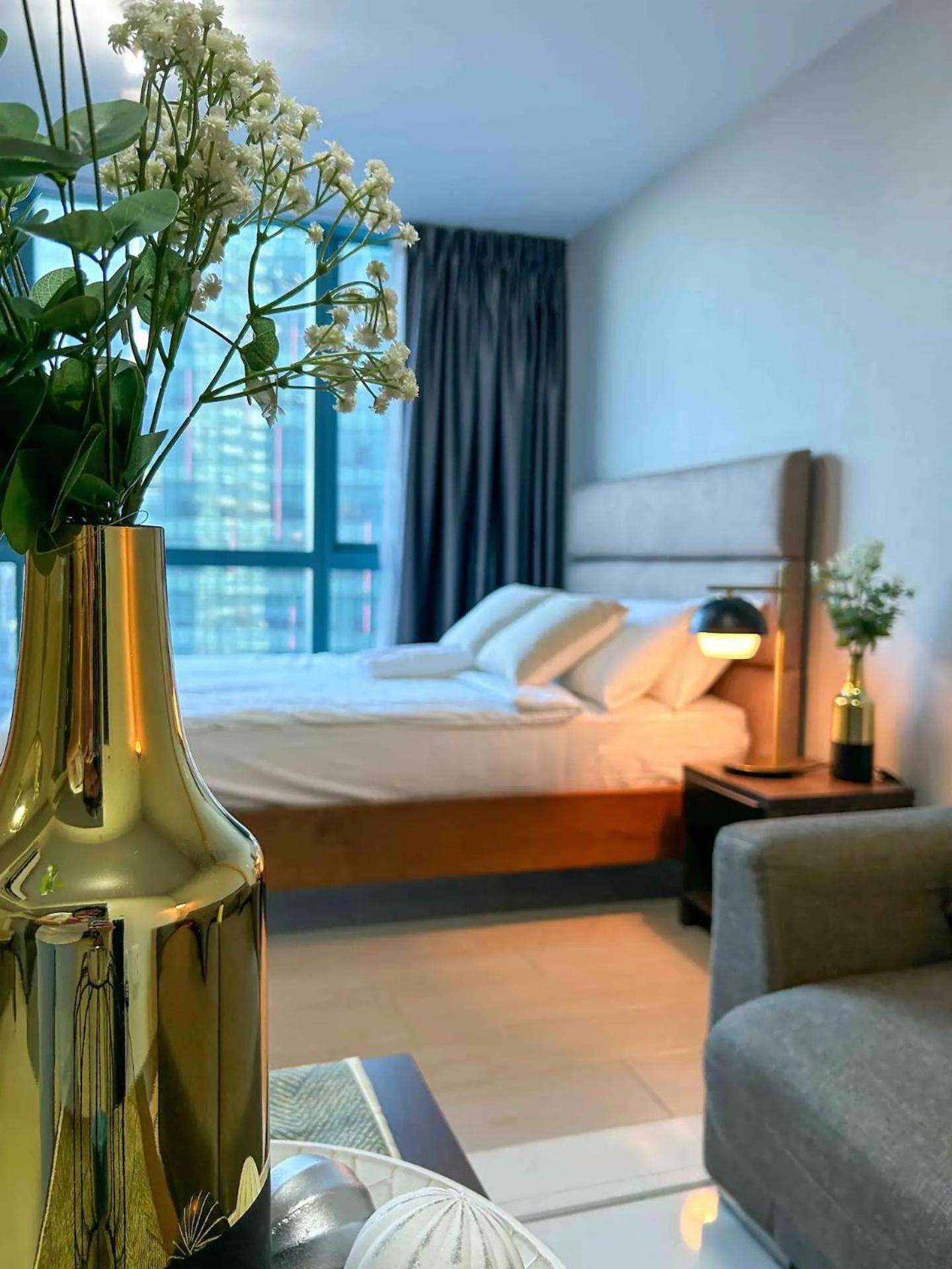 Apartment Stylish 1br Units Near Mitsukoshi And Uptown Mall In The Heart Of Bgc