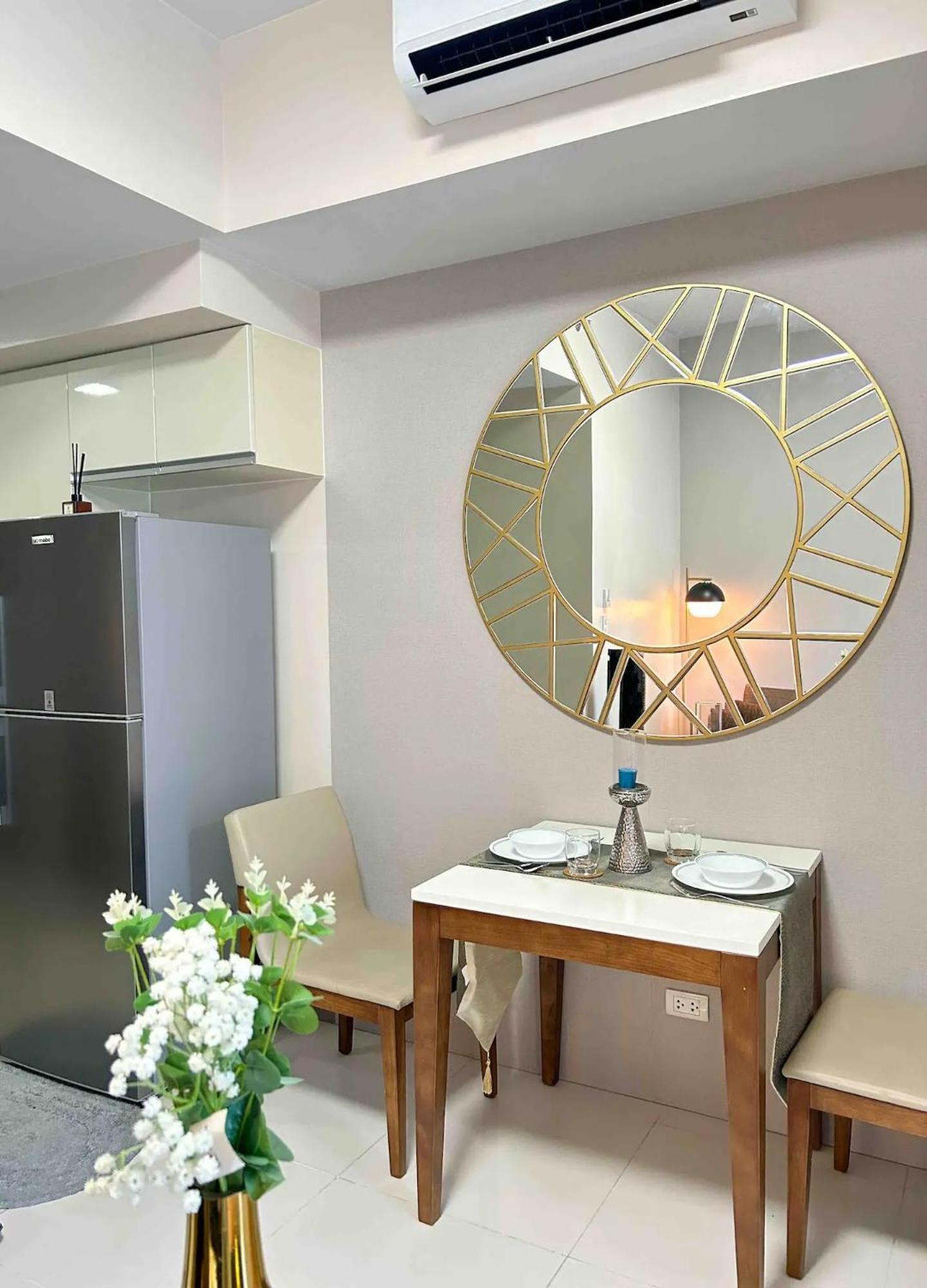 Stylish 1br Units Near Mitsukoshi And Uptown Mall In The Heart Of Bgc *