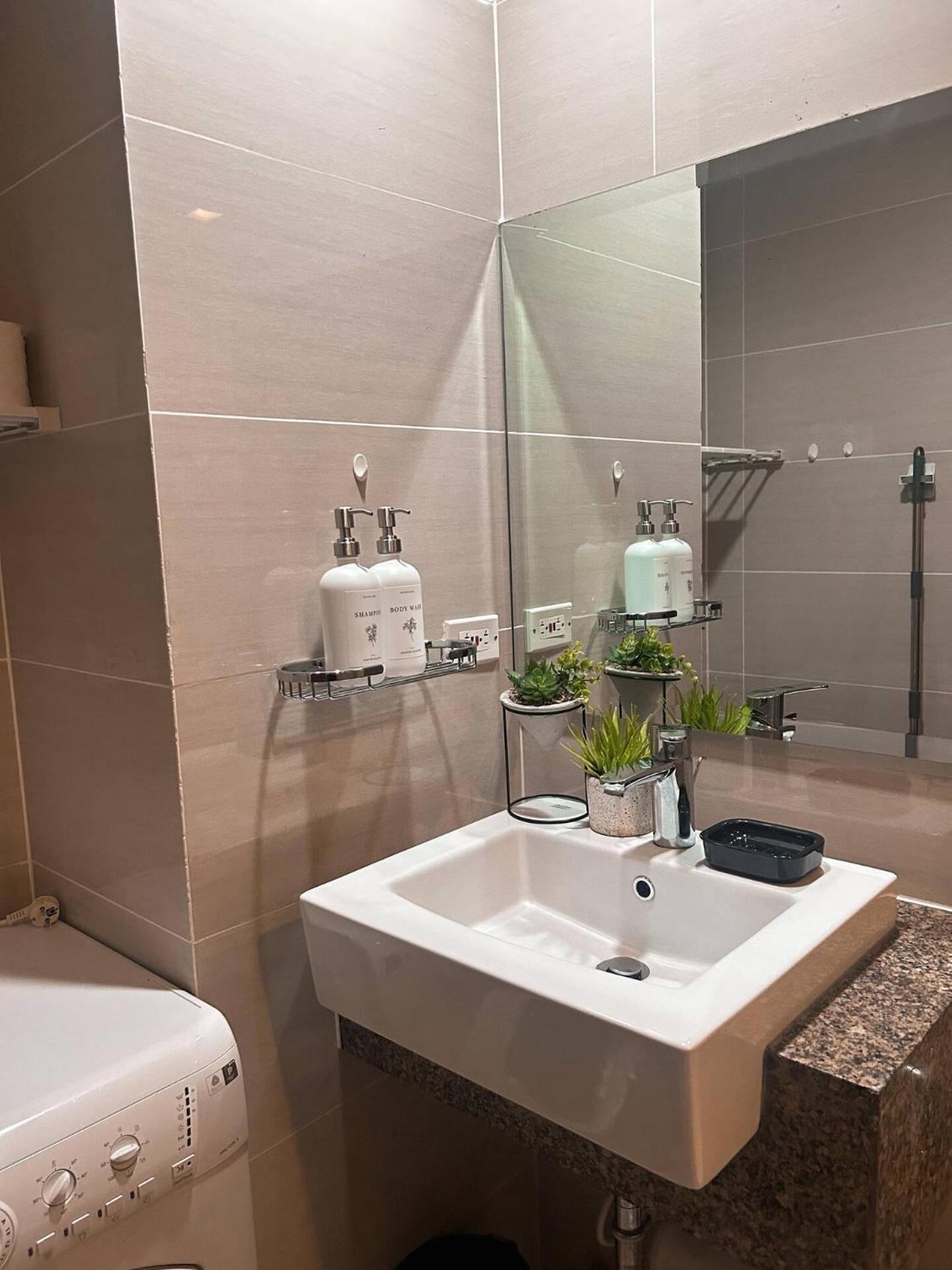 Stylish 1br Units Near Mitsukoshi And Uptown Mall In The Heart Of Bgc * Manila