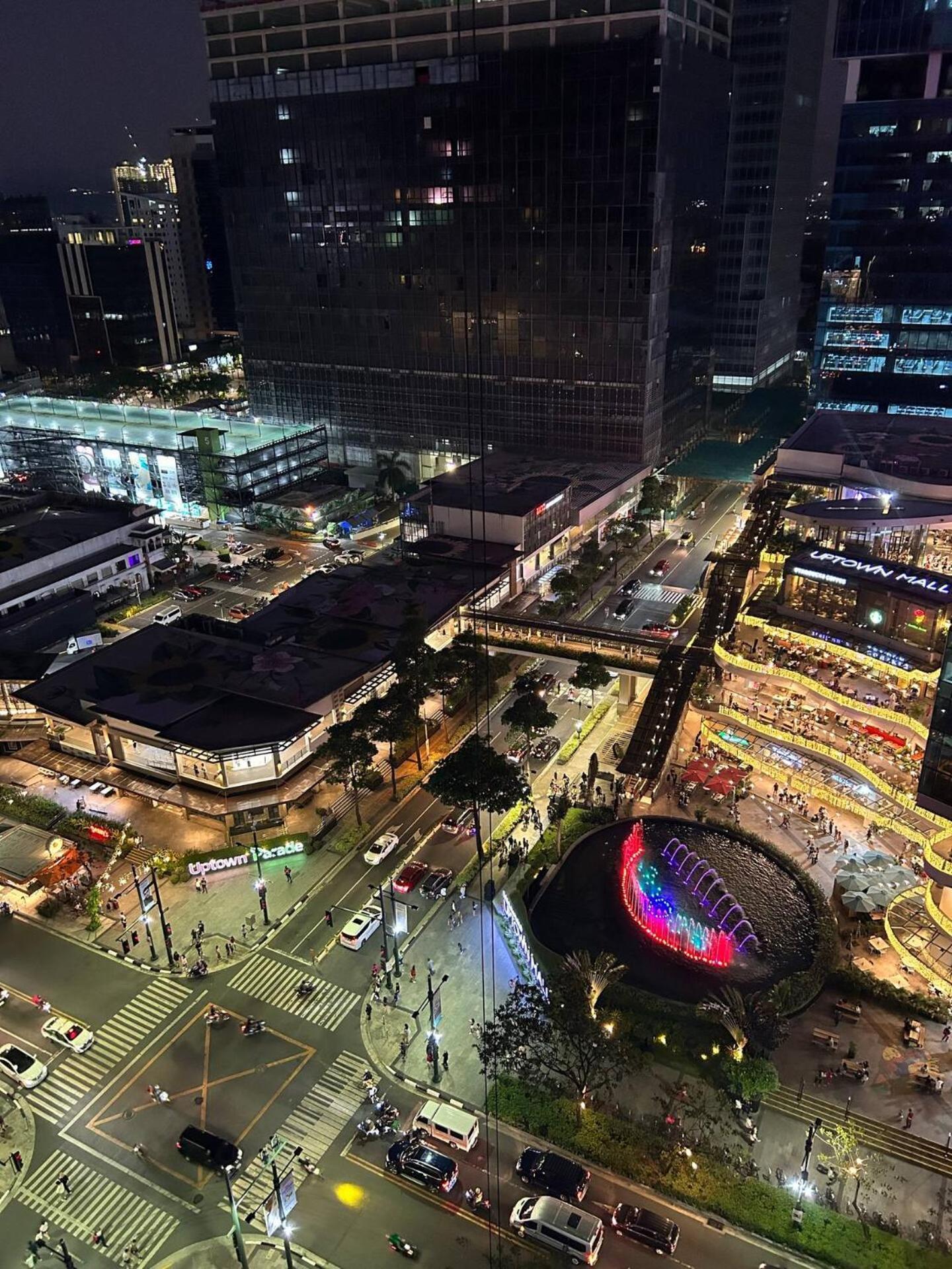 Apartment Stylish 1br Units Near Mitsukoshi And Uptown Mall In The Heart Of Bgc Manila
