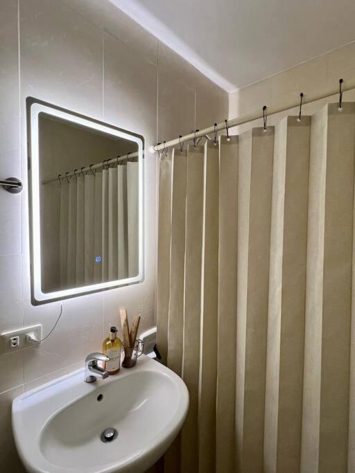 Apartment Charming 3-br In Bgc *