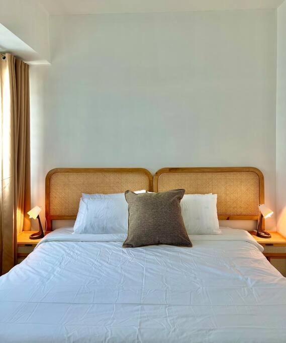 Charming 3-br In Bgc * Manila