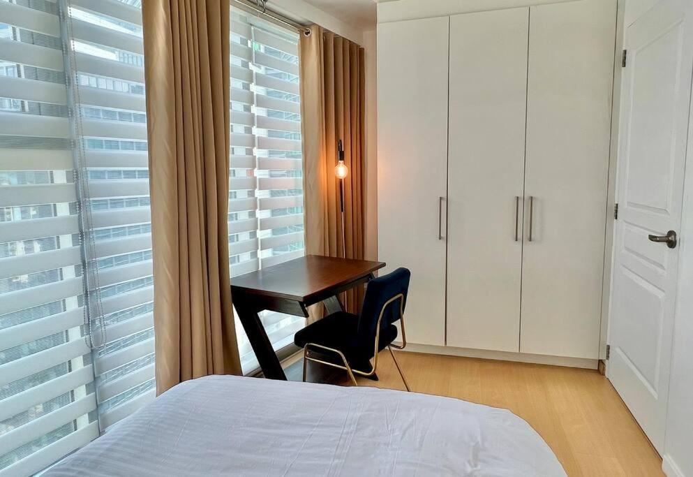 Apartment Charming 3-br In Bgc *