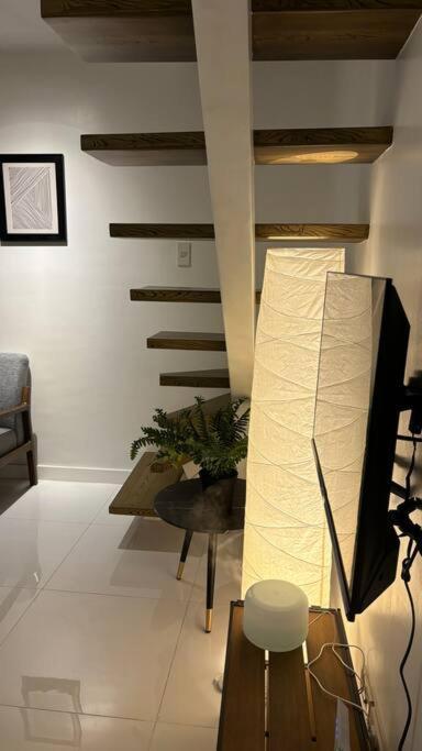 2 Bedroom Luxe Golf View Loft In Bgc *