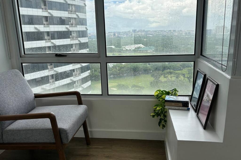 2 Bedroom Luxe Golf View Loft In Bgc Apartment
