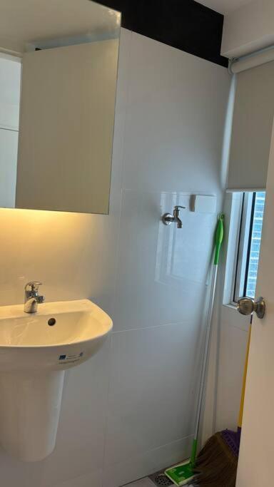 2 Bedroom Luxe Golf View Loft In Bgc Manila