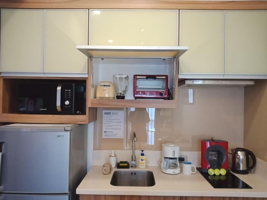 Modern 1bd Executive Suite, Netflix Wifi Pool Gym Manila