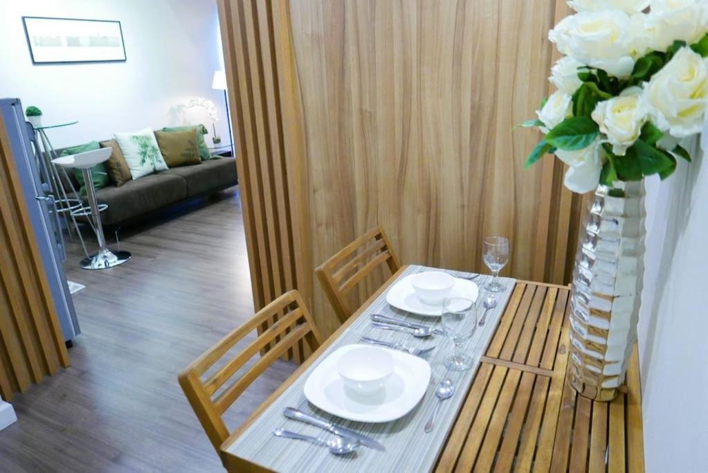 Modern 1bd Executive Suite, Netflix Wifi Pool Gym Villa Manila