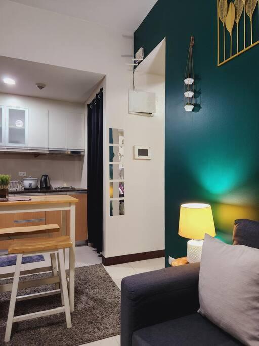 Cozy 1 Bedroom Flat Near Naia 3 Apartment *