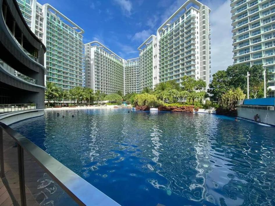 Urban At Azure Apartment