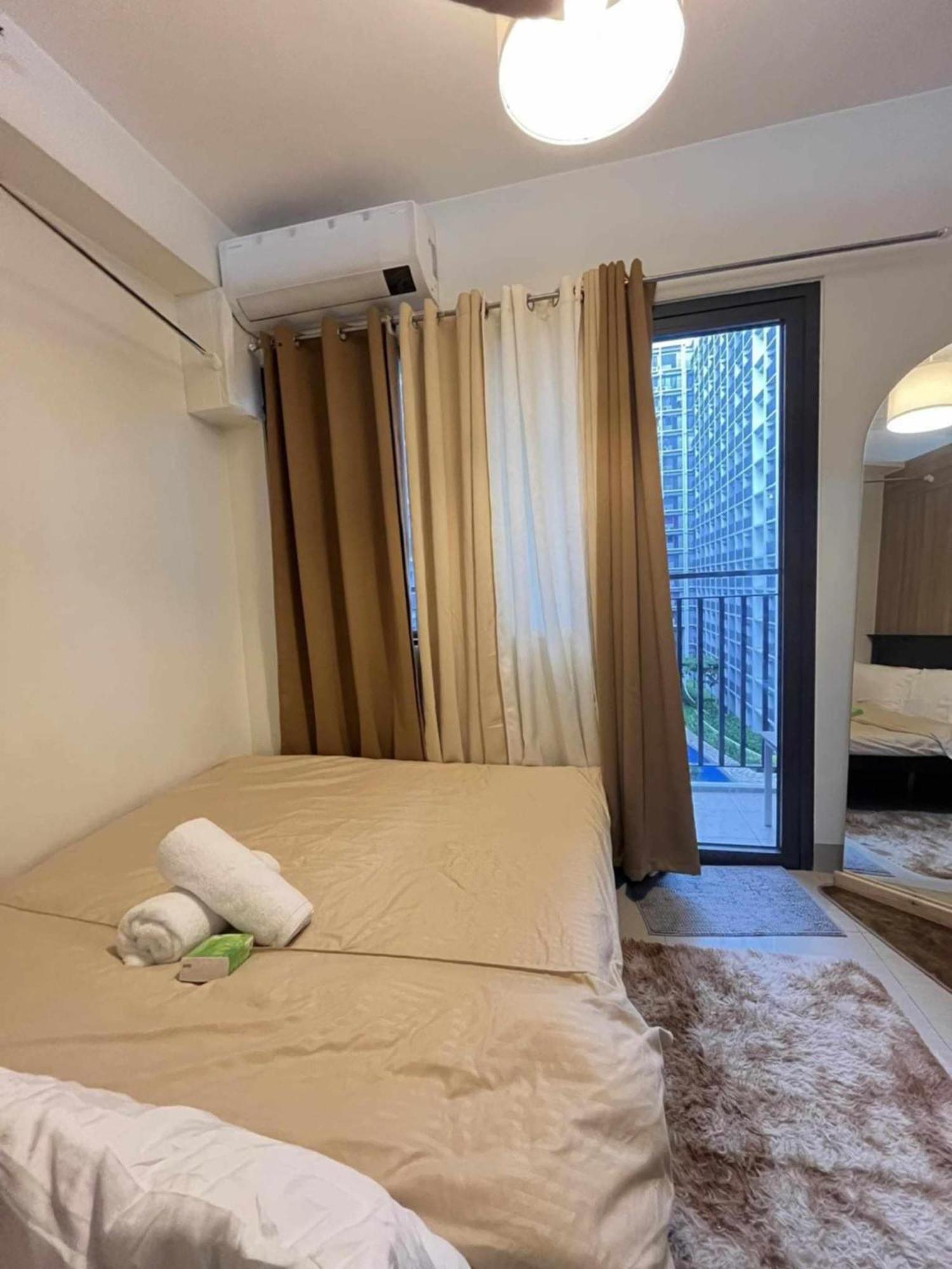 Shore 3 Residences Moa * Manila