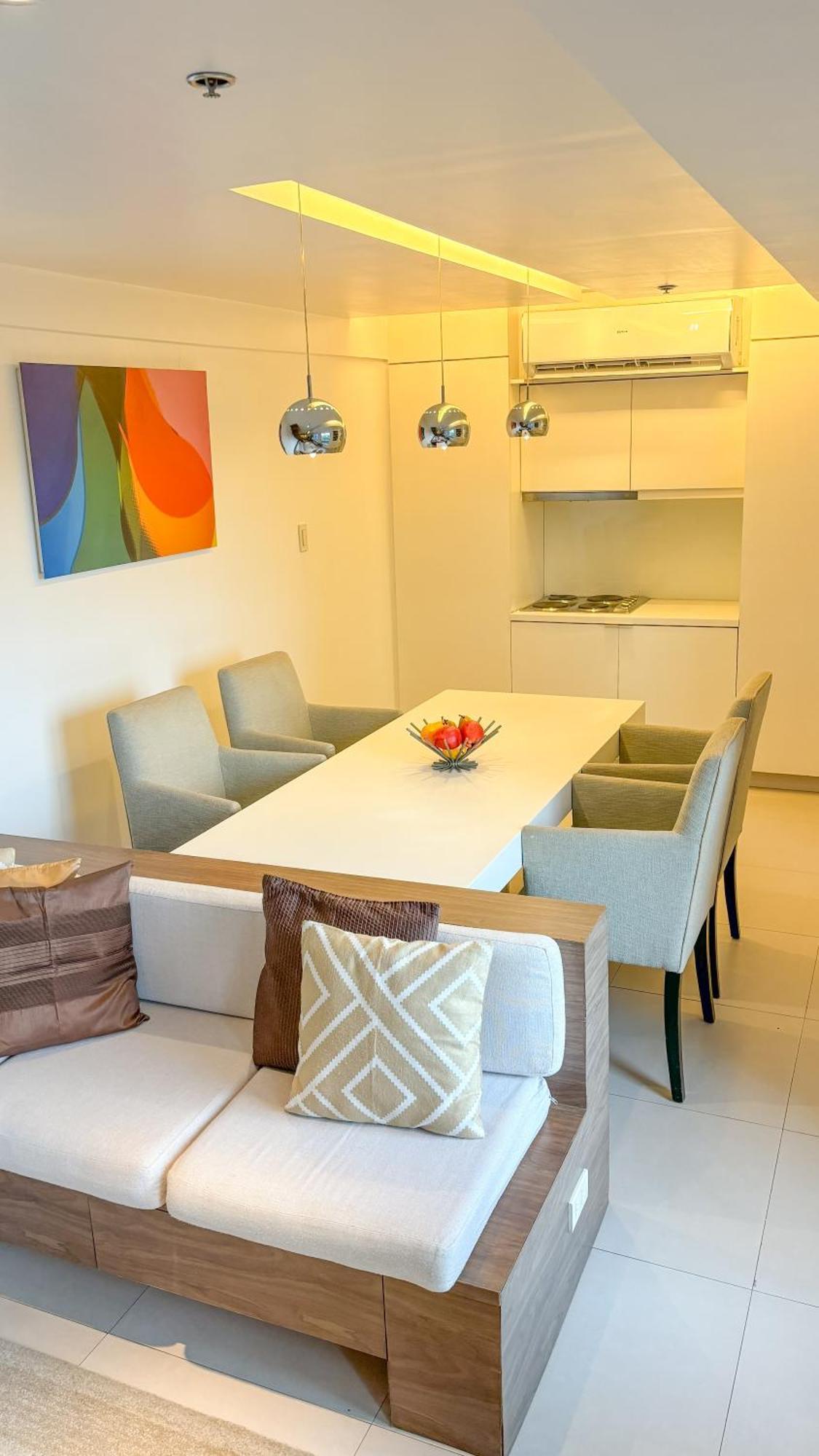 Bgc Luxe Interior With Golf Course View