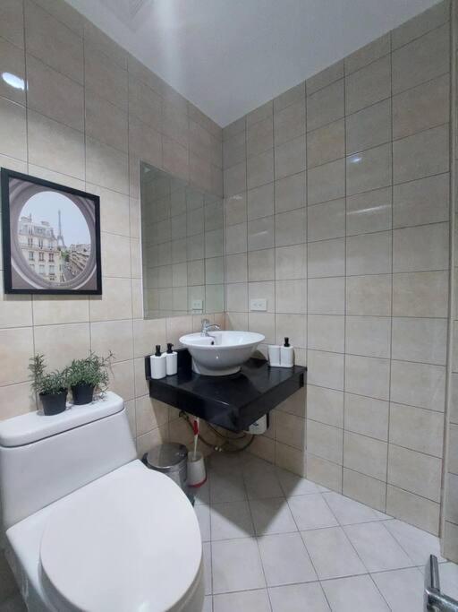 1br Forbeswood Parklane Near Burgos Circle Bgc Apartment *