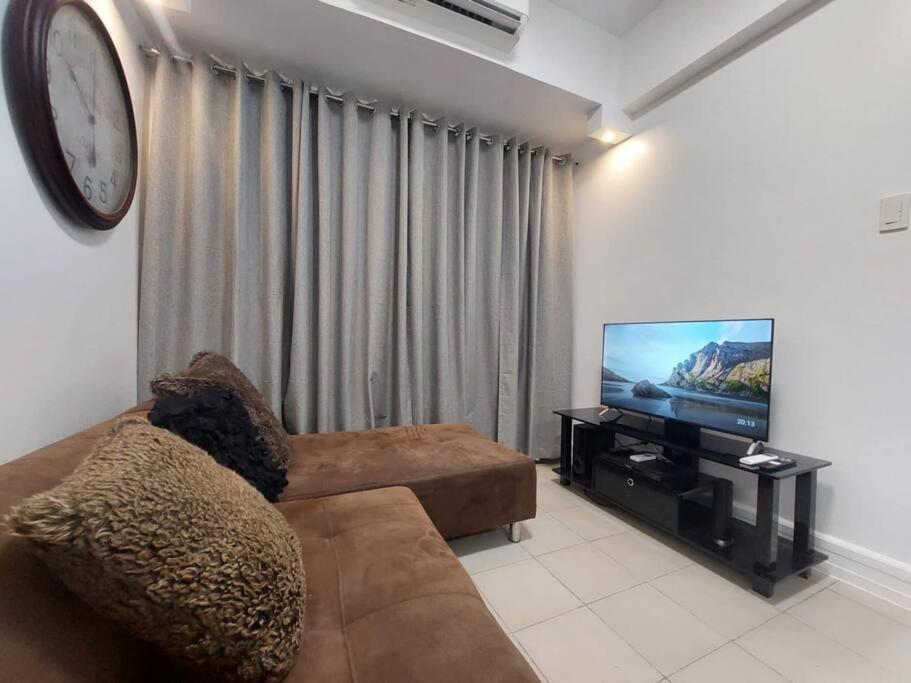 Apartment 1br Forbeswood Parklane Near Burgos Circle Bgc Manila