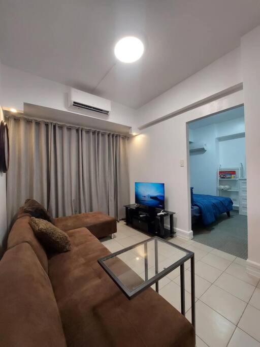 Apartment 1br Forbeswood Parklane Near Burgos Circle Bgc Manila